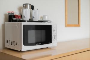 Una cocina o kitchenette en Brooklands Lodge