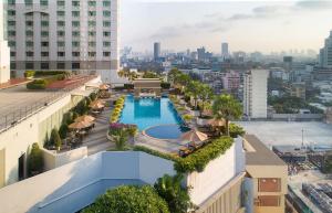 Piscina di The Berkeley Hotel Pratunam o nelle vicinanze