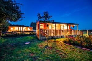 Un jardín fuera de Cherry Tree Glamping