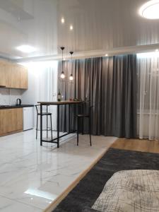 Apartment on Karla Marksa Avenue 주방 또는 간이 주방