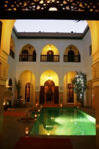 Baseinas apgyvendinimo įstaigoje Riad Shama Suites & Spa arba netoliese