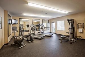 Фитнес-центр и/или тренажеры в Candlewood Suites Oklahoma City - Bricktown, an IHG Hotel