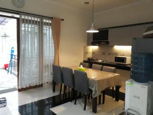 Cucina o angolo cottura di Villa Taribandung