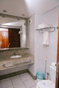 حمام في Porto Suítes Natal Hotel