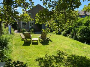 A garden outside Tuinkamer in Monumentaal pand