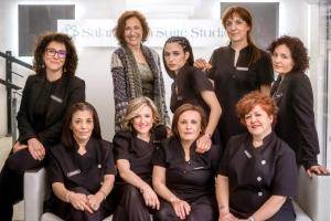 a group of women posing for a picture at Salamanca Suite Studios in Salamanca