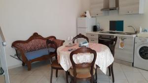 Kitchen o kitchenette sa Mini Location Chieti