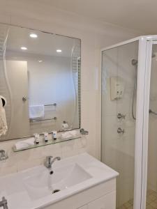 Country Plaza Motel Taree tesisinde bir banyo