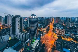 Ein allgemeiner Blick auf Chengdu oder ein Stadtblick von des Hotels aus