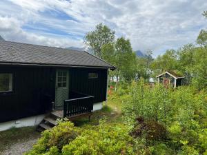 Lofoten Midnight Sun Lodgeにある庭