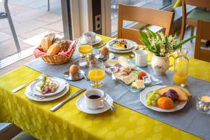 Eten bij of ergens in de buurt van het hotel
