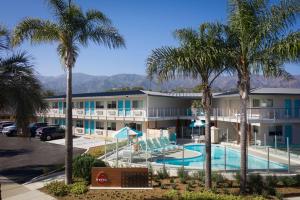 Baseinas apgyvendinimo įstaigoje Motel 6-Santa Barbara, CA - Beach arba netoliese