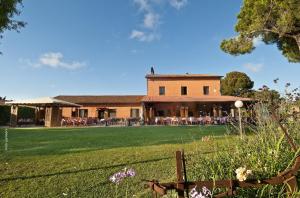 Agriturismo Podere Giulioにある庭