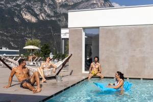 Hostia v ubytovaní Aris Apartments & Sky Pool - Tonelli Hotels - Adult Friendly