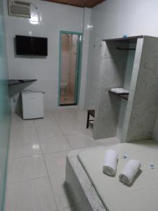 Hotel Avenida tesisinde bir banyo