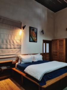 A bed or beds in a room at Deodar Homestay