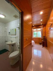 Tianyi Homestay tesisinde bir banyo