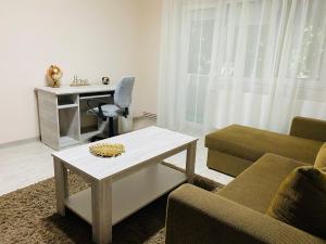 Χώρος καθιστικού στο SELLADA APARTAMENT - Free Private Parking,AC,Wi-Fi