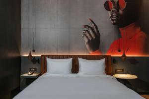 Voodi või voodid majutusasutuse Radisson RED Hotel Johannesburg Rosebank toas