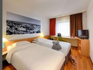 Ліжко або ліжка в номері ibis Hotel Hannover Medical Park