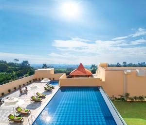 Poolen vid eller i närheten av Welcomhotel by ITC Hotels, Bhubaneswar