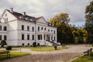 Vonkajšia záhrada v ubytovaní Hanza Pałac Wellness & SPA