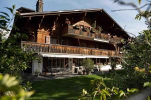 Garden sa labas ng Cozy Place in Gstaad center