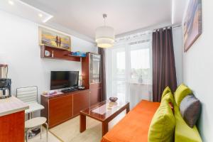 Televisi dan/atau pusat hiburan di Apartament w Diva Spa 250m do plaży