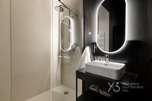 Ένα μπάνιο στο Saint Martin Residence by Y3 Hotels, Old Town with Wellness