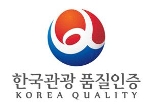 een logo voor het Koreaanse kwaliteitsbedrijf bij Dasomchae Hanok stay in Gwangju