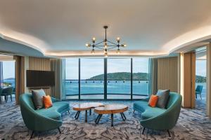 Khu vực ghế ngồi tại Le Meridien Kota Kinabalu