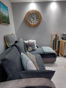 Χώρος καθιστικού στο Bee Happy Apartament Wrzesnia