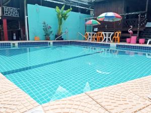 Swimming pool sa o malapit sa MANDARIN LODGE by victor