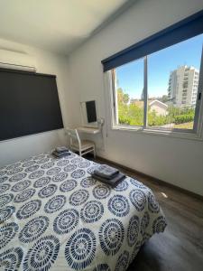 Un pat sau paturi într-o cameră la Polyxeni Hotel Apartments