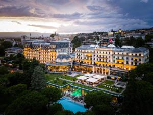 Hồ bơi trong/gần Beau-Rivage Palace