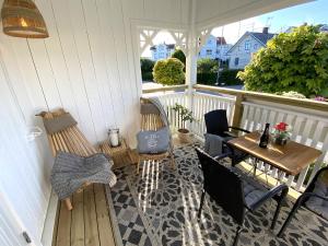 En balkong eller terrasse på Skaftö Hotell Villa Lönndal, Grundsund