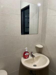 Hotel Amatista-Cerca al Aeropuerto tesisinde bir banyo