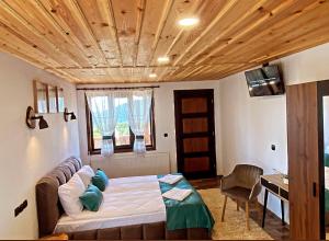 Ліжко або ліжка в номері Rooms in Leshten