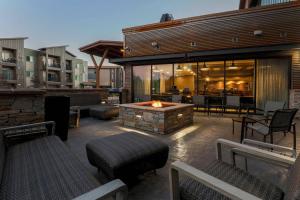 Zona d'estar a SpringHill Suites by Marriott Truckee