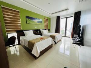 Tempat tidur dalam kamar di Phúc Lâm Hotel