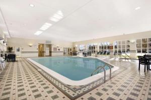 Басейн в или близо до Hampton Inn & Suites Providence-Warwick Airport