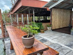 Balcony o terrace sa Lanta Sabai Day House