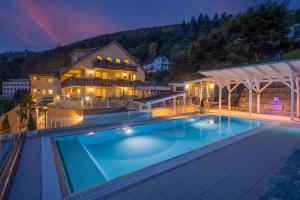 Piscina de la sau aproape de Wellnesshotel Rothfuß mit Spa und 2 Schwimmbädern