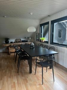 A kitchen or kitchenette at Lykkja - Beautiful Waterfront House