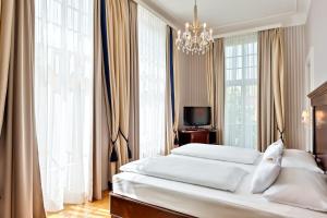 Giường trong phòng chung tại Austria Trend Parkhotel Schönbrunn Wien