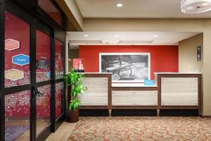 הלובי או אזור הקבלה ב-Hampton Inn Oak Ridge Knoxville