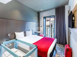 ibis Styles Chaves tesisinde bir odada yatak veya yataklar