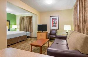 Extended Stay America Suites - Cleveland - Middleburg Heights TV 또는 엔터테인먼트 센터