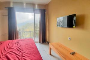 Телевизор и/или развлекательный центр в Delvia Bromo Homestay Mitra RedDoorz