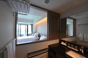 Tempat tidur dalam kamar di Best Western Okinawa Kouki Beach